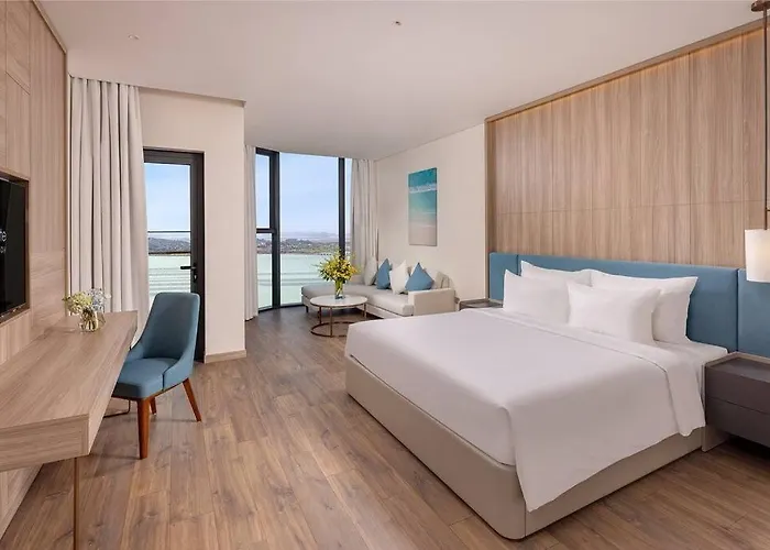 Modern Beachfront At Bay 公寓