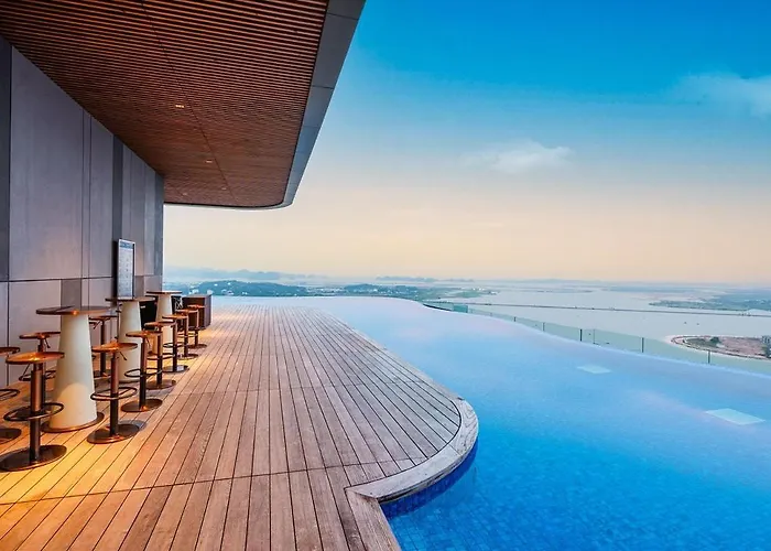 Modern Beachfront At Bay 公寓