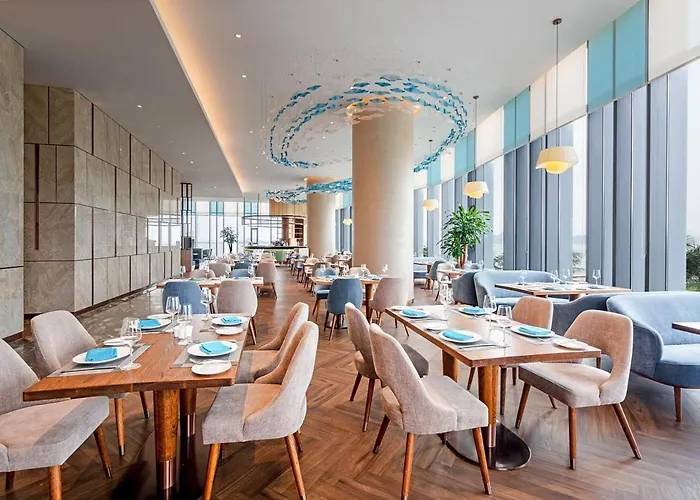 Modern Beachfront At Bay 下龍